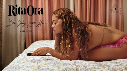 Rita Ora avec Lewis Thompson pour son grand retour ! 