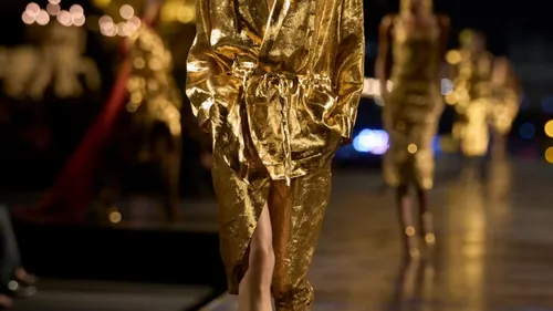 Saint Laurent : l’adieu en or d’Anthony Vaccarello