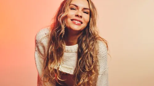 Sara Costa revient avec “BUDDIES”, un titre house gorgé de soleil