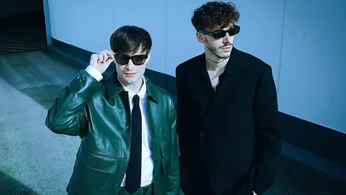 FG CHIC : SAULTS — L’ÉLECTRICITÉ DU DÉSIR, LA PRÉCISION DU STYLE 