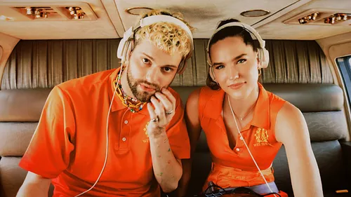 Les Sofi Tukker s'envoient en l'air pour un set... en hélico