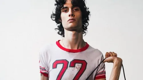 Sombr, la nouvelle sensation de la pop alternative