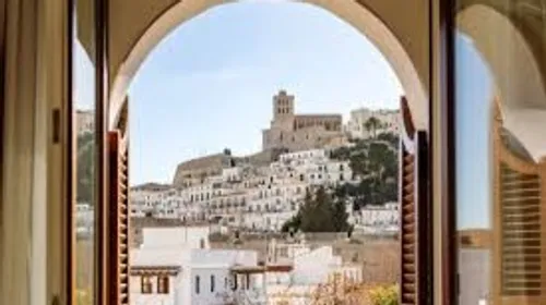 FG CHIC IBIZA : Le Montesol, Icône Éternelle d'Ibiza 