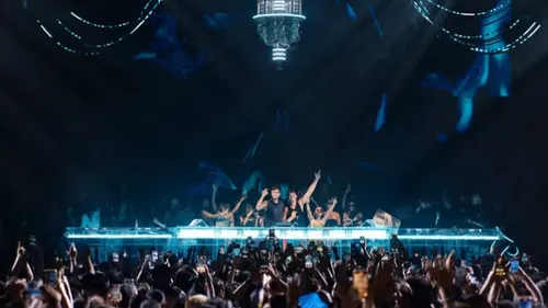 UNVRS annonce un closing XXL