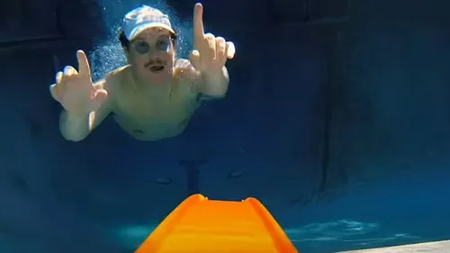 Qui est l'homme qui se cache derrière le dernier clip de Myd ?