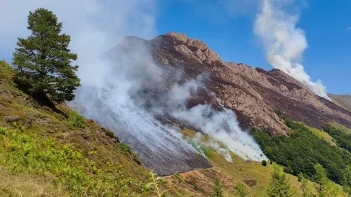 Ariège : trois incendies de montagne toujours mobilisateurs à...