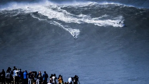 Portugal : le célèbre spot de surf de Nazaré compte son premier mort