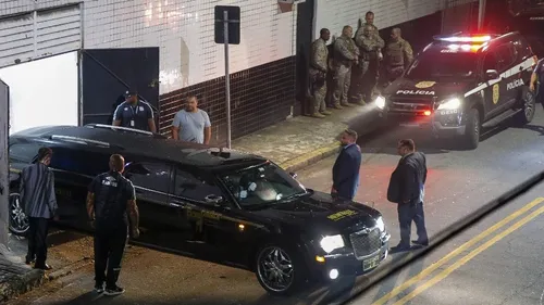 Les adieux du Brésil à Pelé : une veillée de 24 h organisée au...