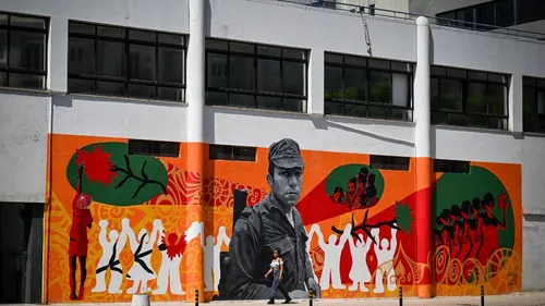 50 ans de la Révolution des Œillets : ces chants qui ont réduit la...