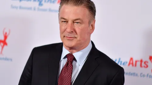Alec Baldwin tue accidentellement une femme sur un tournage