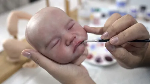 Quand une artiste brésilienne crée des poupées un peu trop...