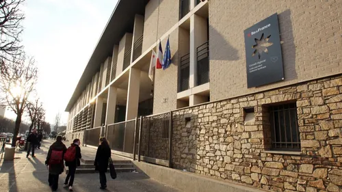 Val-de-Marne : un adolescent mortellement poignardé devant un lycée