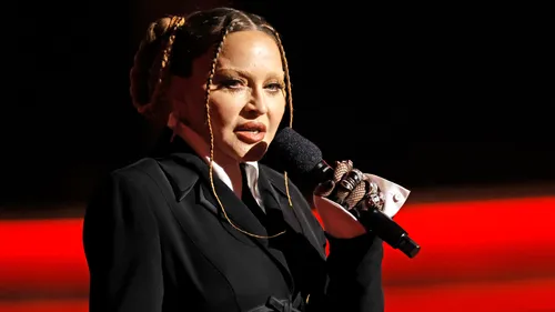 Après "une grave infection bactérienne", Madonna est contrainte de...