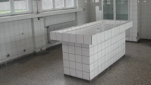 Autopsie publique à 500$ la place, la polémique enfle