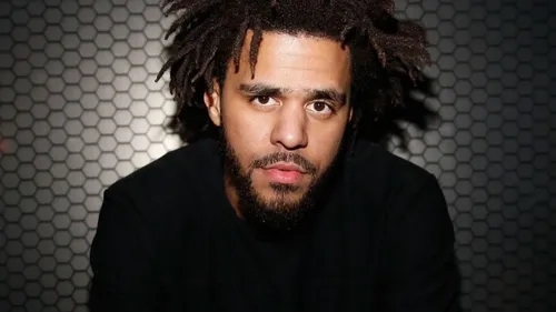 Avec son nouvel album, « The Fall-Off », J.Cole est au sommet de...