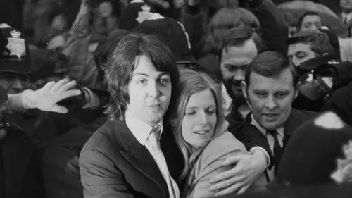 « Man on the Run » : la renaissance de Paul McCartney après les...