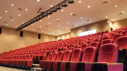 Bientôt l’écran noir dans nos salles de cinéma ?