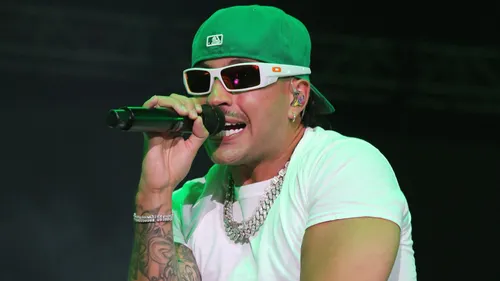 « Se Lo Juro Mor » : Feid célèbre son anniversaire avec une...