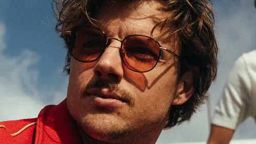 Møme sort « Do You Know Me », troisième single de son prochain album