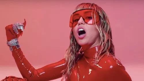 Miley Cyrus a désormais sa propre Barbie : une poupée inspirée de...