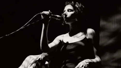 PJ Harvey retourne en studio et le montre (VIDEO)