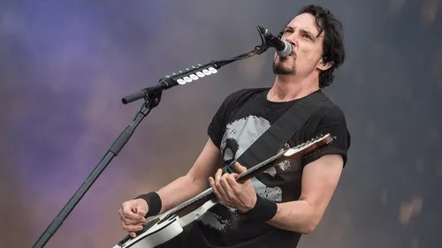 "Je voyais des gens pleurer" : comment Joe Duplantier a appris la...