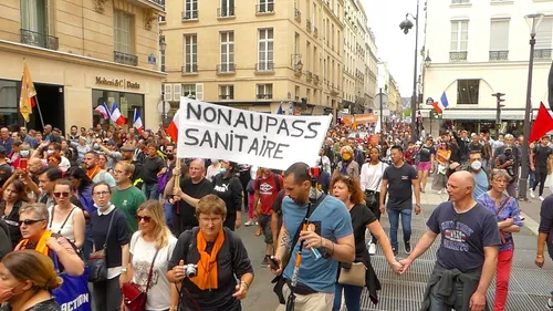 Paris : les opposants au pass sanitaire manifestent à nouveau samedi
