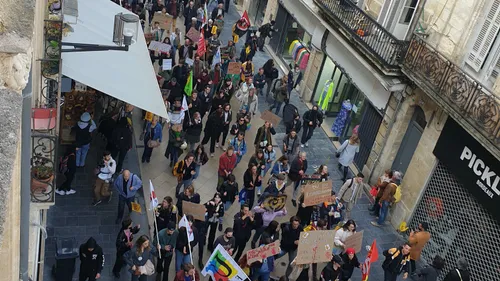 Près de 1.000 personnes mobilisées contre l’extrême droite en...