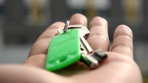 Le Sénat s'attaque aux logement Airbnb