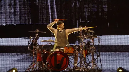 Un nouvel extrait du concert événement de "Twenty One Pilots : More...
