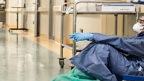 Vaccin : 1 400 soignants suspendus en Île-de-France