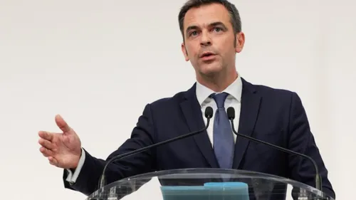 Olivier Véran en déplacement à l’hôpital de Blois ce jeudi