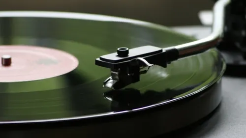 Les ventes de vinyles continuent d’augmenter et atteignent des...