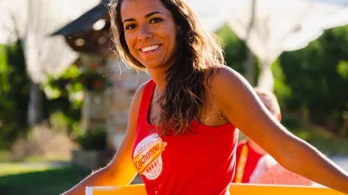 Une Neversoise dans la caravane du Tour de France