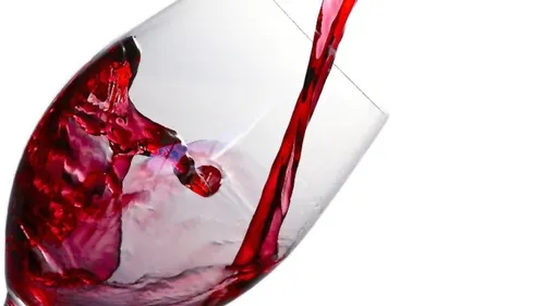 Colorer ses vêtements avec du vin rouge, la nouvelle tendance...