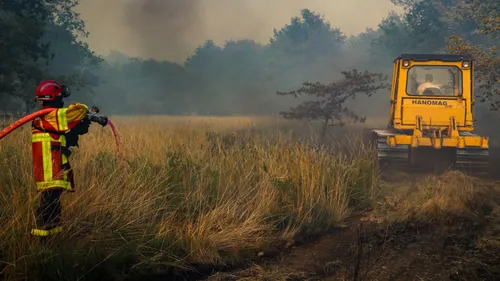 Incendies en Gironde : le feu a peu progressé cette nuit