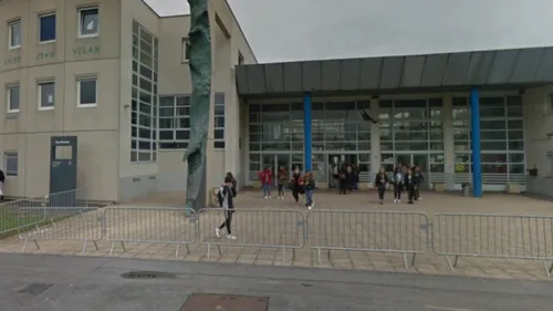 Sécurité renforcée après la cyberattaque des collèges et lycées en...