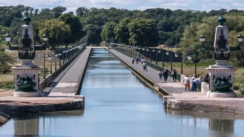 Le pont-canal de Briare, monument emblématique du patrimoine...