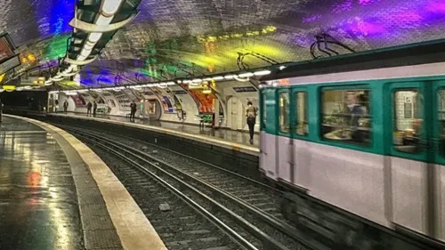 Prix du pass Navigo : "Il y aura un soutien de l'État", promet le...