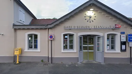 Prisonniers à leur arrivé en gare, les usagers du Transilien se...