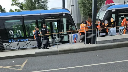 9 blessés dans un accident entre deux tramways à Orly