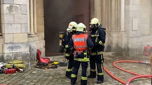 Poitiers : un incendie se déclare dans l’église Saint-Hilaire