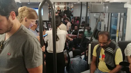 Dans le noir et sans clim : 5 métros bloqués plusieurs heures sous...