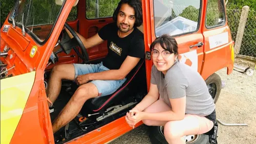 Deux jeunes Icaunais se préparent à participer au 4L Trophy