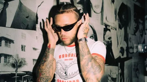 Jhayco, star du Reggaeton, arrêté aux États-Unis pour possession de...