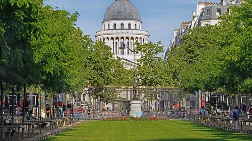 Les parcs et jardins parisiens ouverts la nuit 