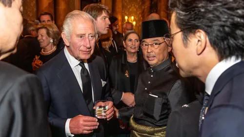 Le Roi Charles III et son épouse Camilla en région Parisienne :...