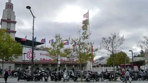 Trois grands vaccinodromes rouvrent leurs portes à Paris