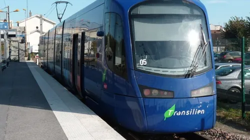 Hauts-de-Seine : le plafond de la gare s'effondre 