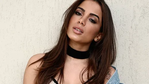 « Faites venir la sécurité ! » : Anitta interrompt son concert à...